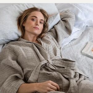 Cultiver 100% Linen Waffle Robe